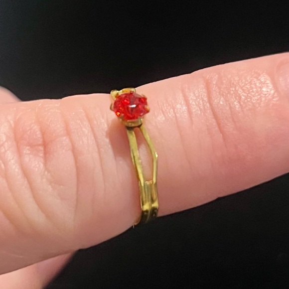 Adjustable Gold Tone Ring with Red Gemstone Size 7 - Picture 7 of 11